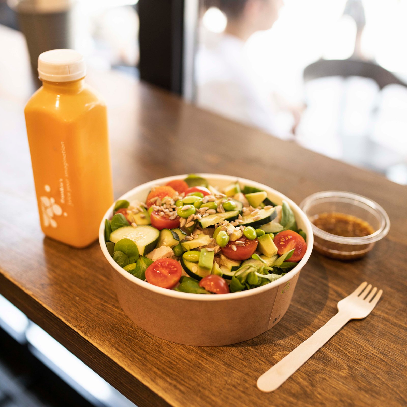 Cibo salutare di Frankie’s a Milano: insalate fresche vegetariane e vegane